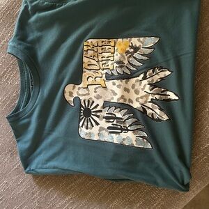 Gildan Blue Short Sleeve Tee with Nature-Inspired Accents